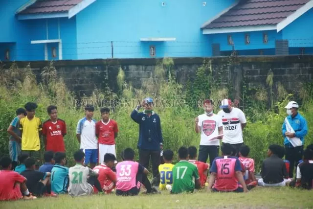 SIAP TANDING: Tim sepak bola Pusat Pendidikan Latihan Pelajar Daerah (PPLPD) Banjarmasin sangat serius mempersiapkan timnya guna menghadapi kejuaraan Nasional PPLP.