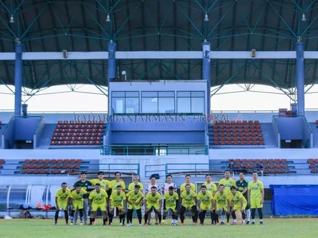 HANYA SENANG-SENANG: Football Traveller adalah salah satu komunitas fun football terbesar di tanah air.