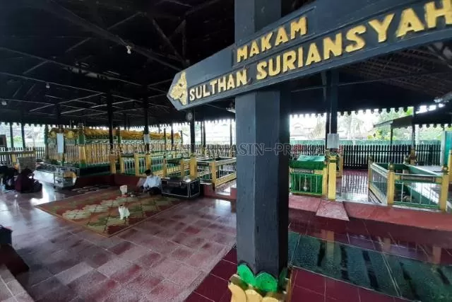 MAKAM RAJA: Kompleks Makam Sultan Suriansyah di Kampung Kuin masih dirundung konfl ik klaim pengelolaan. | FOTO: WAHYU RAMADHAN/RADAR BANJARMASIN