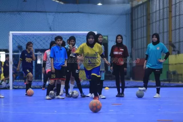 LATIHAN MENEMBAK: Tim futsal Porprov putri Kota Banjarmasin siap menghadapi Kejurprov bila jadi digelar bulan depan.