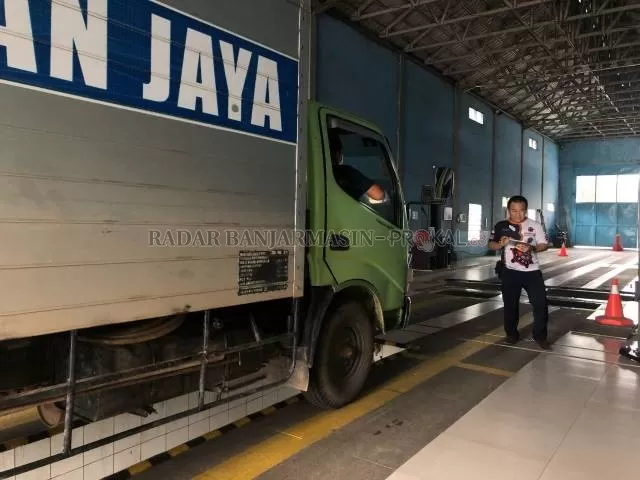 TAMBAH HARI: Layanan pengujian KIR kendaraan bermotor di Banjarbaru dibuka hingga akhir pekan atau hari Sabtu. | Foto: Muhammad Rifani/Radar Banjarmasin