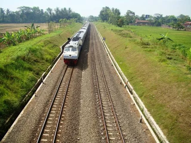 MIMPI KALIMANTAN: Rel kereta api termasuk salah satu proyek yang ditawarkan ke investor asing. | FOTO: IST
