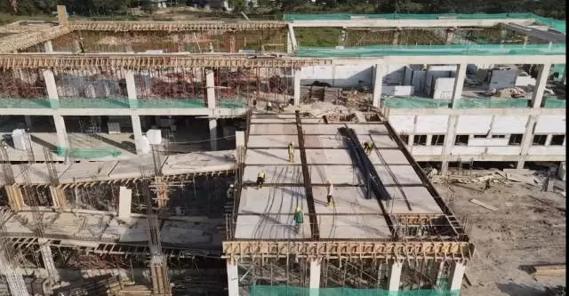 TERUS DIBANGUN: Pembangunan RSUD Datu Sanggul Baru dilihat dari atas menggunakan kamera drone. | Foto: PUPR Tapin for Radar Banjarmasin