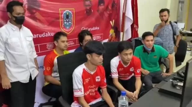 TEGANG: Suasana saat detik-detik kemenangan tim PES Kalsel bertanding di partai perempat final kontra tim ESI Kalimantan Timur.