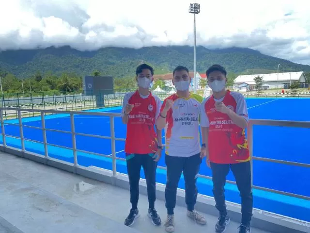 SIAP BERAKSI: Dua atlet andalan Kalsel di nomor game E-Football PES 2021, Rommy Hadiwijaya dan Riza Alfiqri sudah tiba di Papua.