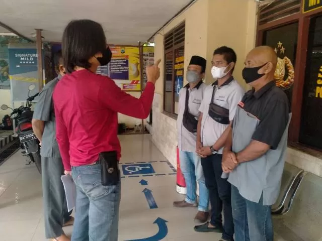 SEMPAT VIRAL: Pelaku pungli di kawasan Termina Bandara Syamsudin Noor diamankan tim Polsek Banjarbaru Barat.