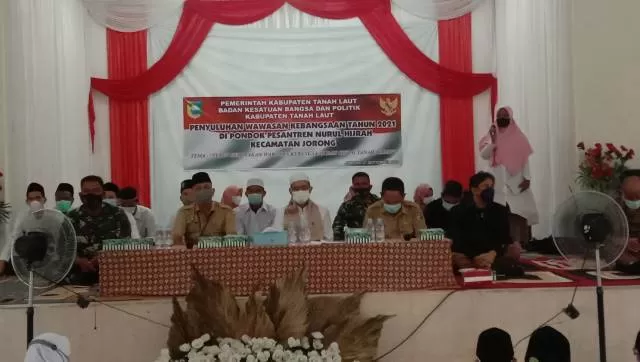 SOSIALISASI : Penyuluhan wawasan kebangsaan digelar Kesbangpol Tala di Ponpes Nurul Hijrah Jorong.