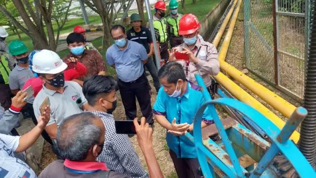 JERNIH: Manajemen PT Sime Darby Oils Kotabaru mengajak nelayan dan aktivis LSM melihat langsung pengolan limbah.