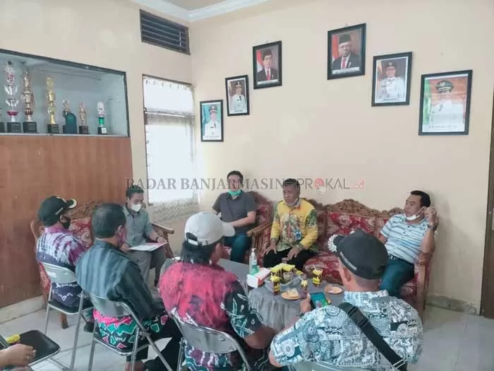 KUMPUL: Tiga kepala desa di Kecamatan Bakarangan menandatangani MoU dengan PT Ananda Arinda Arsindo untuk pembangunan SPPBUMDes yang dikelola BUMDesma.