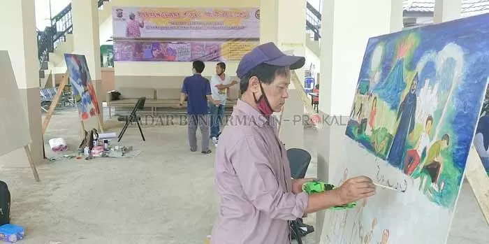 BERISI EDUKASI: Peserta sedang coret-coret mengikuti lomba mural di Polres HSU. | Foto: Muhammad Akbar Radar Banjarmasin