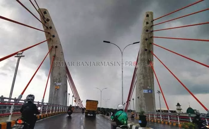 JEMBATAN ALALAK: Peresmian jembatan Sungai Alalak dipertanyakan karena tidak melibatkan EO lokal.| Foto: Endang Syarifuddin/Radar Banjarmasin