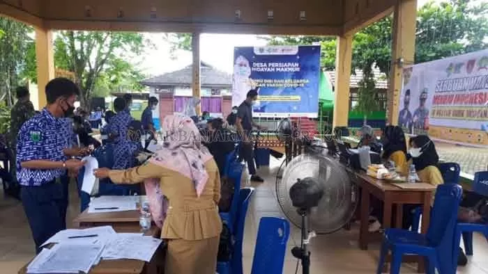 LEBIH CEPAT: TNI dan pemerintah daerah menggelar vaksinasi massal pelajar di Tanah Bumbu.