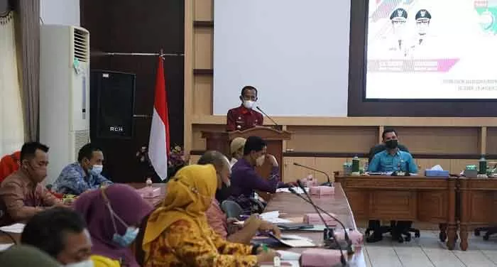TITIK AWAL: Bupati Tala HM Sukamta ketika membuka FGD Penyusunan Indikator Kinerja Rancangan Awal Rencana Kerja Pemerintah Daerah (RKPD).