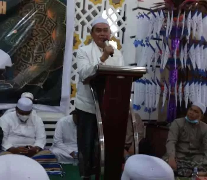MAJELIS: Bupati Tanbu HM Zairullah Azhar menyampaikan sambutan pada acara Maulid Nabi Muhammad SAW di Masjid Agung Darul Azhar.