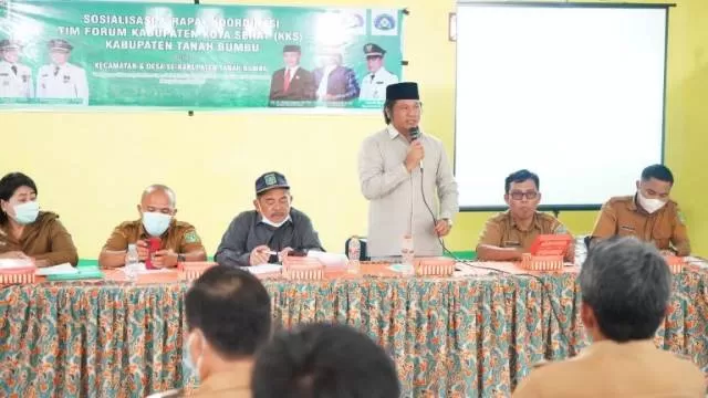 SEHAT: Ketua Forum KKS Tanah Bumbu Fawahisah Mahabatan menyampaikan sambutan saat menjelaskan target kabupaten sehat.