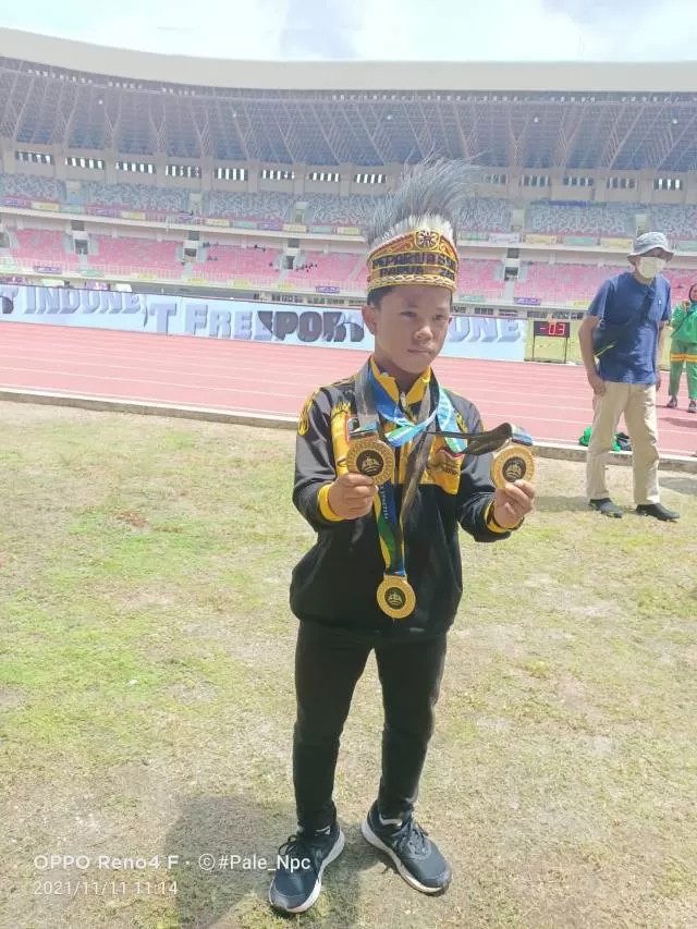 TRIPLE GOLD: Ansyari menyapu bersih medali emas cabor atletik Peparnas XVI 2021 Papua, masing-masing pada nomor pertandingan tolak peluru, lempar cakram, dan lempar lembing.