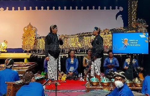 WAYANG: Pertunjukan wayang kulit di studio TVRI Jawa Tengah, 18 September 2021. | FOTO : Tim Komunikasi Publik dan Edukasi Migrasi TV Digital/Elisabeth Chintami
