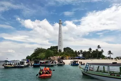 Mercusuar menjadi bagian destinasi objek wisata Pulau Lengkuas di Sijuk, Belitung, Provinsi Kepulauan Bangka Belitung.
