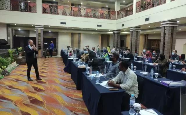 Sebanyak 60 peserta mengikuti pelatihan public relation yang digelar Persatuan Wartawan Indonesia (PWI) Kalsel di Hotel Aria Barito, Sabtu (13/11).