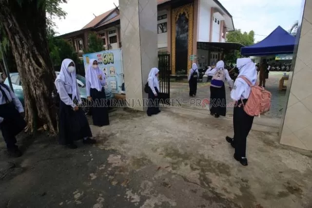 DILANJUTKAN: Pembelajaran Tatap Muka di Kota Banjarbaru dilanjutkan dengan beberapa perubahan dan tambahan, termasuk bertambahnya jumlah sekolah yang melansanakan PTM. | Foto: Muhammad Rifani/Radar Banjarmasin
