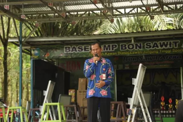 LOMBA: Bupati Tala HM Sukamta membuka Perlombaan Burung Kicau Anniversary Laskar BnR Tala dalam rangka Hari Jadi ke-56 Kabupaten Tala di Bon Sawit Arena.