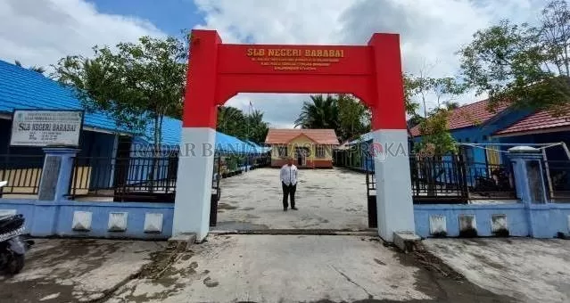 GERBANG: Sekolah Luar Biasa (SLB) Negeri Barabai terletak di Jalan Pagat Sarigading , Kelurahan Banua Binjai, Kecamatan Barabai, HST. | FOTO: JAMALUDDIN/RADAR BANJARMASIN