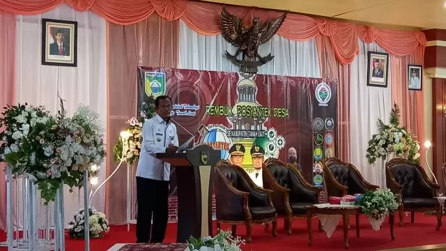 BERTUKAR INFORMASI: Bupati Tala HM Sukamta membuka secara resmi Rembuk Posyantek se-Kabupaten Tala yang diselenggarakan Dinas Pemberdayaan Masyarakat dan Desa (DPMD) di Balairung Tuntung Pandang, Rabu (24/11).