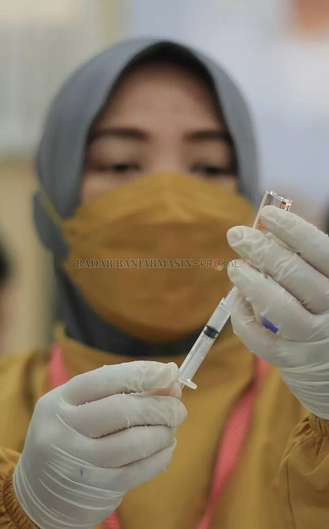 GENJOT VAKSINASI: Pemko Banjarbaru menyiapkan setidaknya 15 miliar rupiah untuk dana darurat penanggulangan pandemi di tahun 2022 termasuk untuk alokasi anggaran dukungan vaksinasi. | Foto: Muhammad Rifani/Radar Banjarmasin