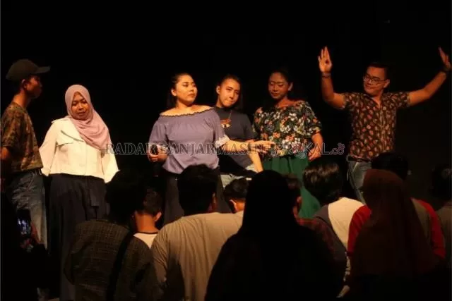 TEATER: Pertunjukan oleh Teater Himasindo FKIP ULM, sebelum pandemi corona melanda. | FOTO: WAHYU RAMADHAN/RADAR BANJARMASIN