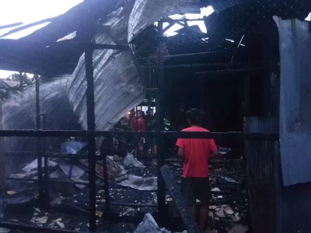 KAGET: Tiga rumah warga di Desa Panggandingan, Kecamatan Daha Utara, Kabupaten HSS, terbakar.