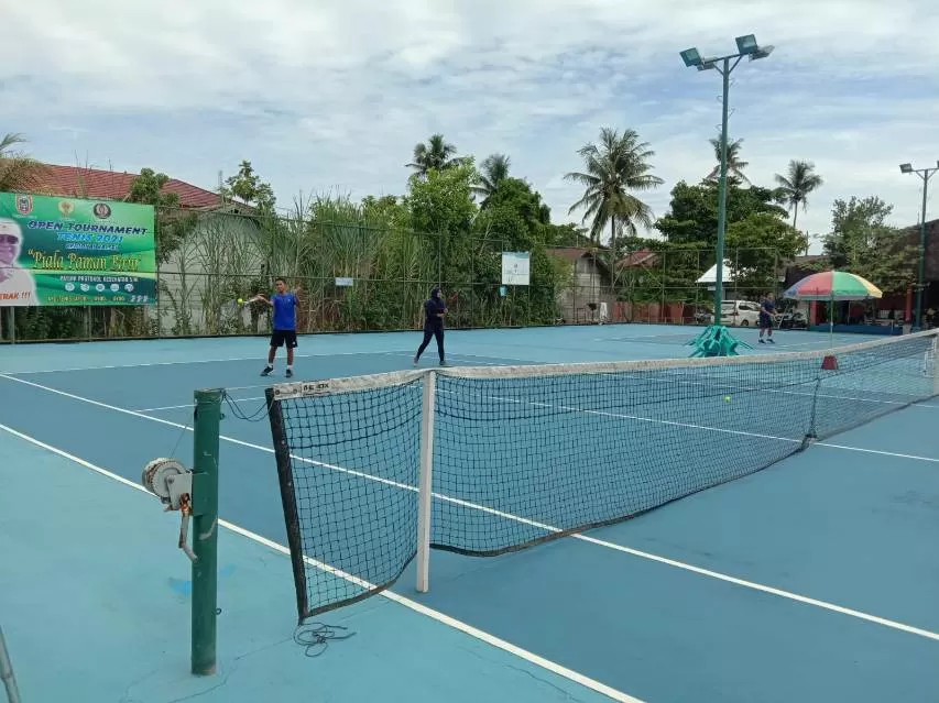 WADAH PRESTASI: Open Tournament Tenis 2021 Piala Paman Birin berhadiah total Rp100 juta dimulai di Lapangan Tenis Dharma Praja, Banjarmasin, Rabu (1/12).
