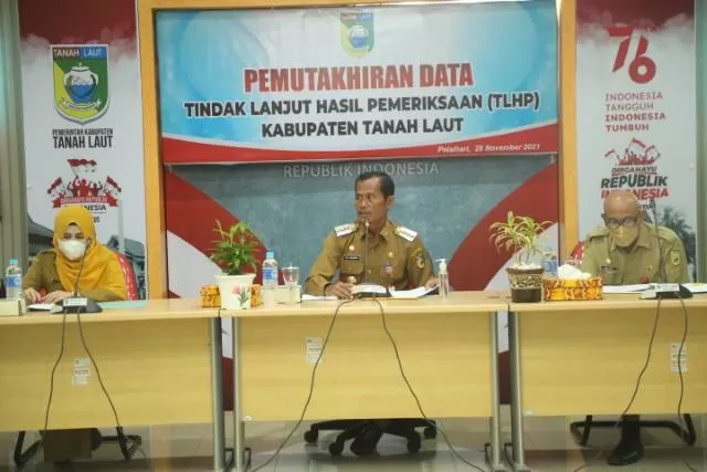 GOOD GOVERNANCE: Bupati Tala HM Sukamta memimpin rapat konsolidasi Pemutakhiran Data di Ruang Barakat Sekretariat Daerah (Setda) Tala, Senin (29/11).