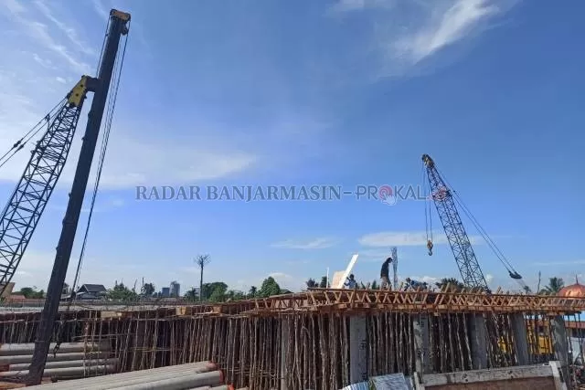 DIKEJAR WAKTU: Jembatan HKSN 1 akan menghubungkan wilayah Kecamatan Banjarmasin Utara dan Barat. Proyek ini ditarget rampung sebelum tahun 2021 berakhir.