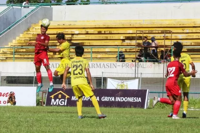 FINAL: Tim Batulicin Putra 69 FC berhasil melaju ke babak final Liga 2021 zona Kalsel setelah menaklukkan Kotabaru FC dengan skor 2-1 di Stadion Demang Lehman, Martapura, kemarin (2/12) sore.