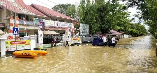 SIAGA: Kondisi Rumah Sakit Umum Daerah Pambalah Batung Amuntai yang selalu menjadi langganan banjir. | Foto: Muhammad Akbar/Radar Banjarmasin