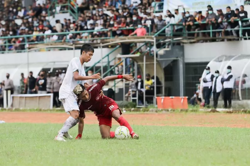 SENGIT: Partai final antara Persemar Martapura konta Batulicin Putra 69 FC harus ditutup lewat drama adu penalti dengan skor 6-5. | Foto: Kangkeker for Radar Banjarmasin