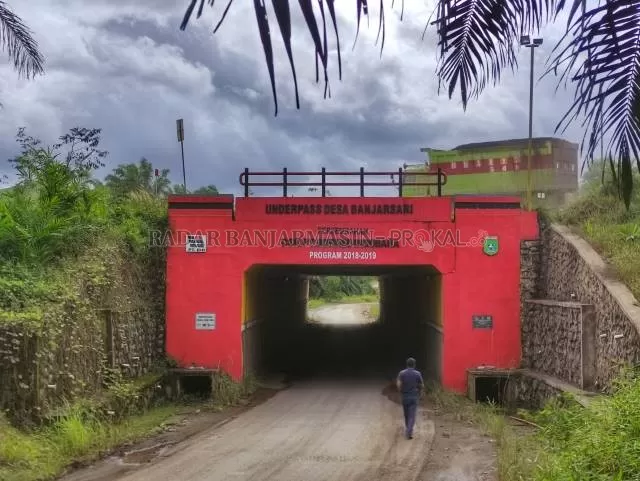 ASET DAERAH: Underpass di Banjarsari Kecamatan Angsana yang menjadi sumber sengketa dan jalan masuk bagi Pemkab Tanah Bumbu menginventarisit aset daerah. | FOTO: Zalyan Shodiqin Abdi/RADAR BANJARMASIN