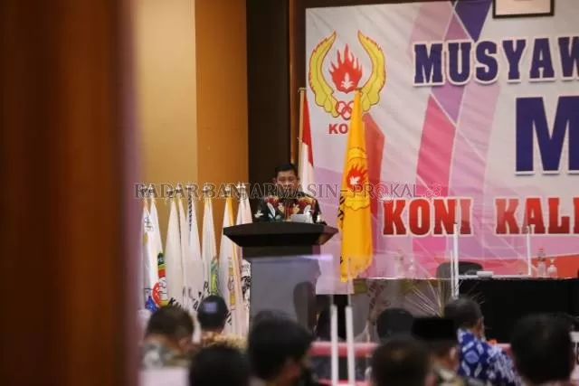 SAMBUTAN: Kabid Organisasi KONI Pusat Mayjen (purn) Andre TU Soetarno dalam pidatonya saat pembukaan Musoprov KONI Kalsel di Hotel Best Western Banjarmasin, kemarin (20/12) siang.