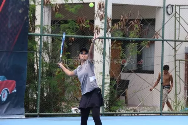 MINIM PESERTA: Atlet putri yang ikut Kejurprov Tenis Kalsel 2021 di Lapangan Tenis Dharma Praja.