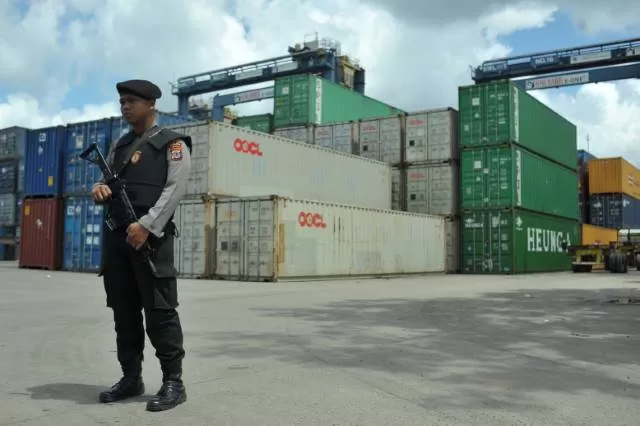 PELABUHAN: Terminal petikemas di Pelabuhan Trisakti Bandarmasih. PT Pelindo III merugi lantaran tumpukan kontainer tanpa pemilik. | Foto: Dok/Radar Banjarmasin