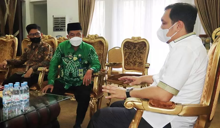 KUNJUNGAN: Wali Kota Banjarbaru, Aditya Mufti Ariffin menerima Silaturahmi dan Audiensi Plt Kepala Kantor Kementerian Agama Kota Banjarbaru, Matnor bersama jajaran.