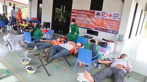 BAKSOS: PT Arutmin Indonesia Tambang Kintap menyelenggarakan Bakti Sosial (Baksos) donor darah pada rangkaian peringatan Bulan K3 Nasional. FOTO: Arutmin For Radar Banjarmasin.