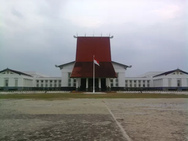 Kantor Gubernur Kalimantan Selatan. | Foto: Wikipedia