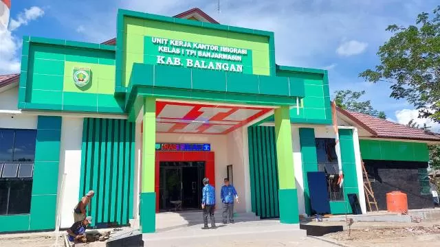 SIAP MELAYANI : Bangunan Unit Kerja Kantor (UKK) Imigrasi di Kabupaten Balangan yang sudah dipugar dan siap beroperasi. : FOTO WAHYUDI RADAR BANJARMASIN.