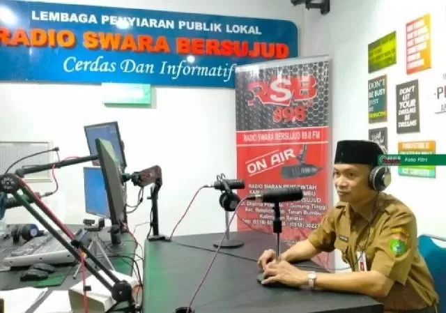 TUNTUTAN ZAMAN: Sekda Pemkab Tanbu Ambo Sakka meminta radio milik daerah memperbanyak konten berita.