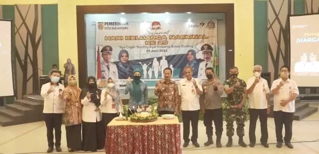 HARGANAS: Peringatan Hari Keluarga Nasional (Harganas) ke-29 Tahun 2022, yang diselenggarakan Pemerintah Kota Banjarbaru di Aula Bina Satria Banjarbaru, Rabu (29/06). FOTO: KOMINFO BANJARBARU