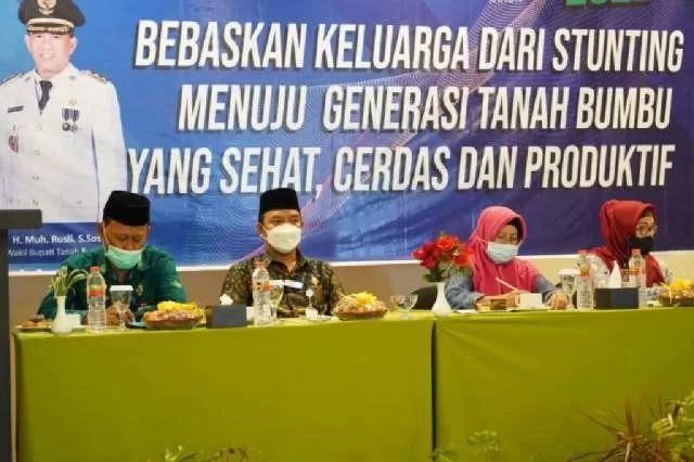 TARGET: Stakeholder di Pemkab Tanbu menandatangani komitmen bersama untuk menurunkan angka stunting.