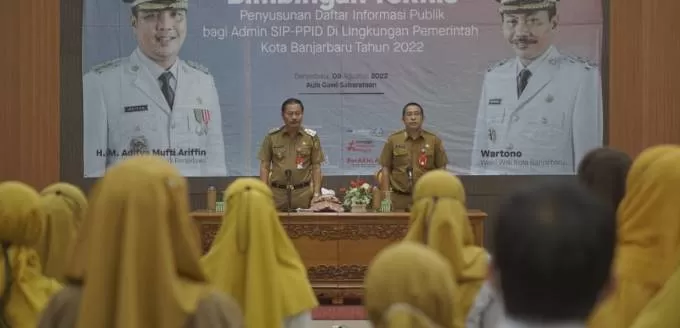 BERI SEMANGAT: Wawali Kota Banjarbaru meminta peserta Bimtek untuk menyimak materi dengan serius dan bisa diimplementasikan dalam bekerja.