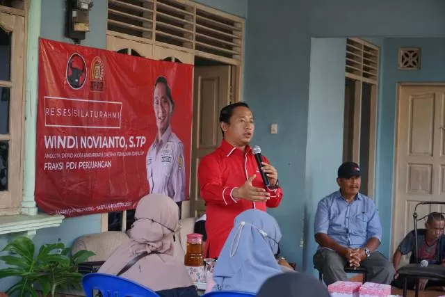 RESES: Anggota DPRD Banjarbaru Windi Noviyanto saat reses.