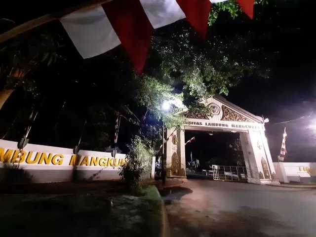 ULM: Gerbang kampus Universitas Lambung Mangkurat di Kayu Tangi, Banjarmasin Utara. FOTO : WAHYU RAMADHAN/RADAR BANJARMASIN